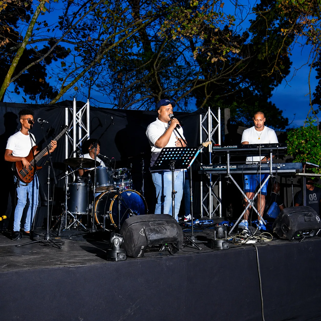 Live band at Lat Wai